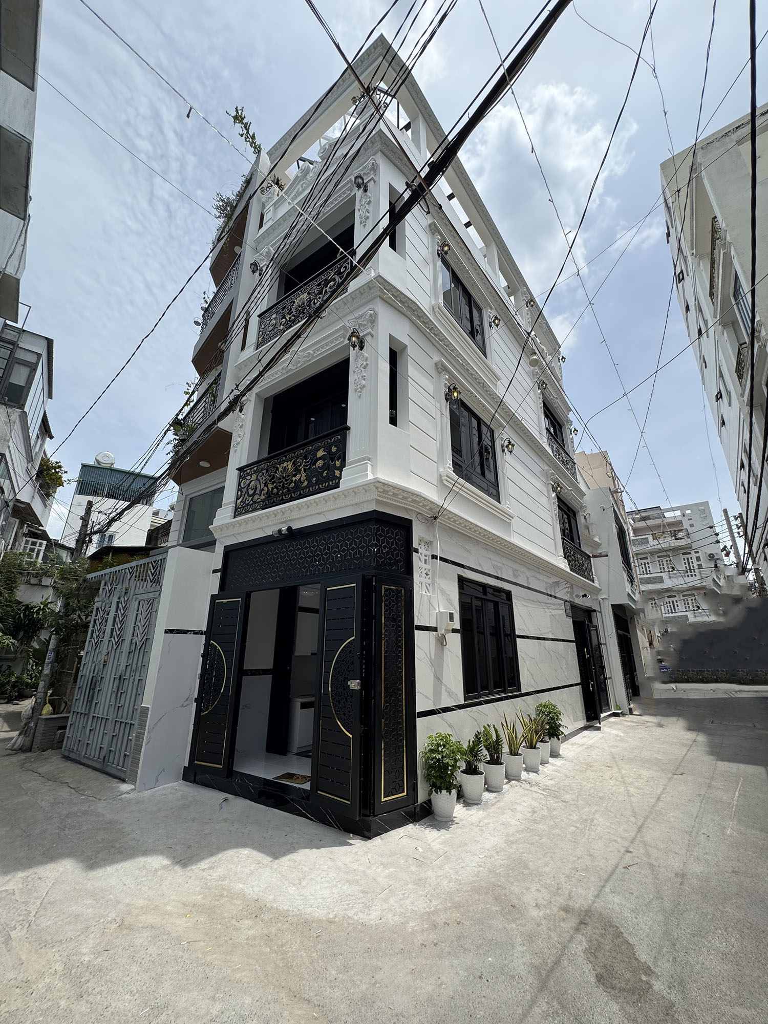 Tuyệt phẩm 3lầu full nội thất cao cấp (xây ở) hẻm ôtô 7 chỗ đổ trong nhà khu VIP Nguyễn Thượng Hiền
